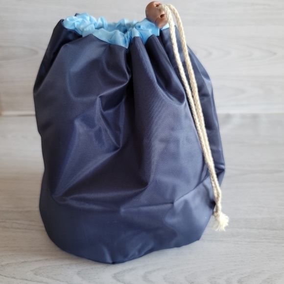 Avon Drawstring Toiletry Bag - Picture 2 of 7